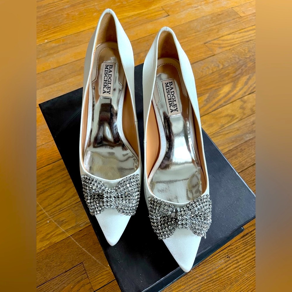 Badgley Mischka, embellished, satin, pump